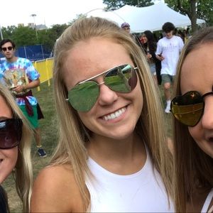 Meet your Posher, Angela